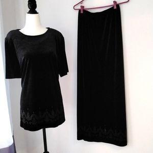 Ladies 2 piece holiday outfit, velvet/velour look